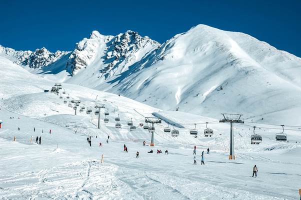 Le piste di Ponte di Legno Tonale permettono di sciare in Trentino e Lombardia con bambini