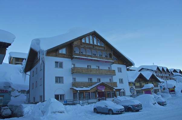 Sciatori Tonale Inverno