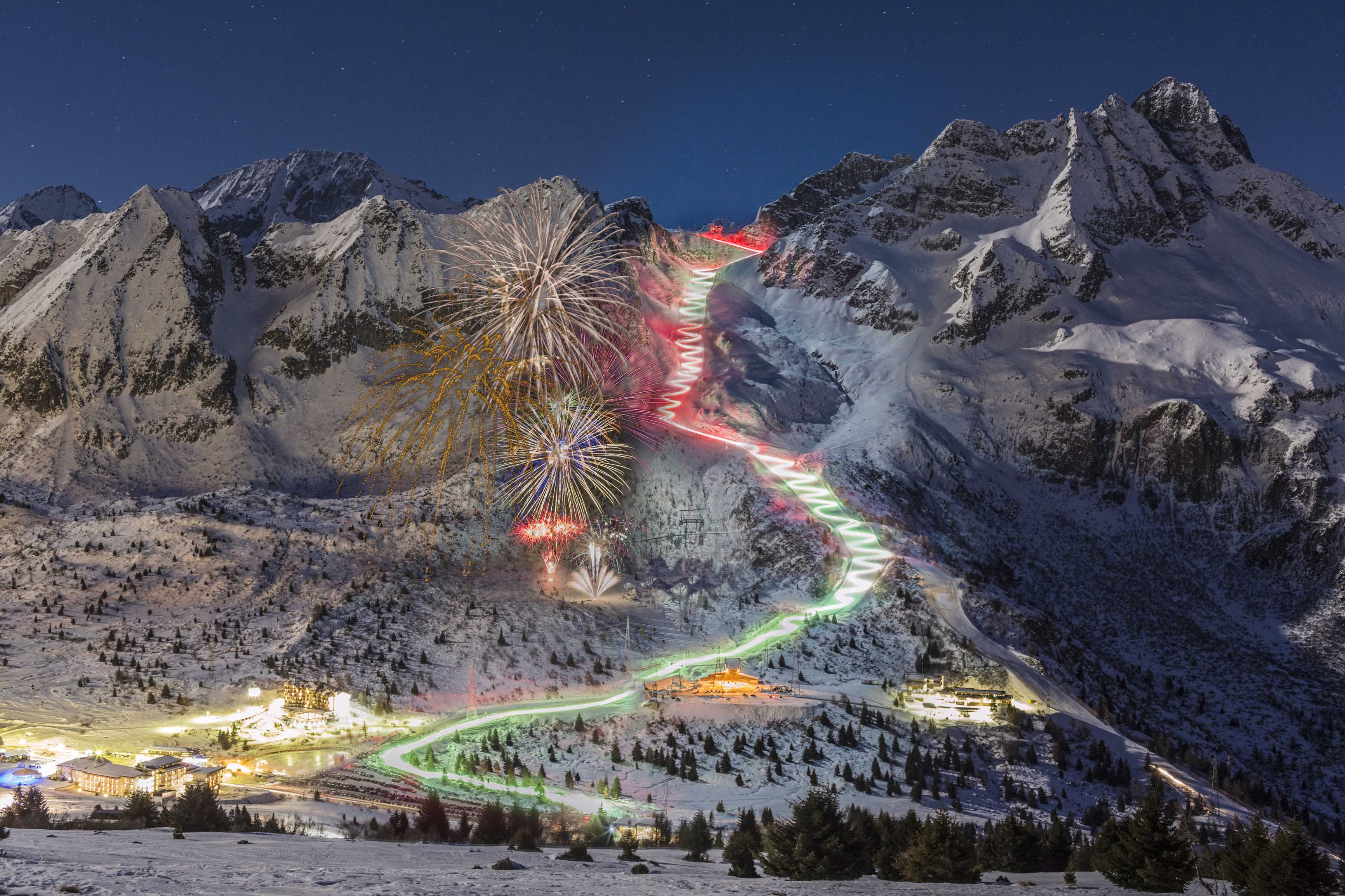 SKI INSTRUCTORS’ TORCHLIGHT DESCENT ON PARADISO