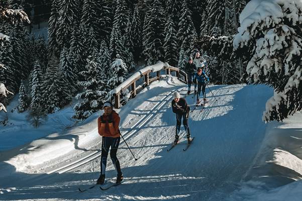 Lo sci di fondo a Ponte di Legno Tonale tra panorami innevati Lo sci di fondo a Ponte di Legno Tonale tra panorami innevati