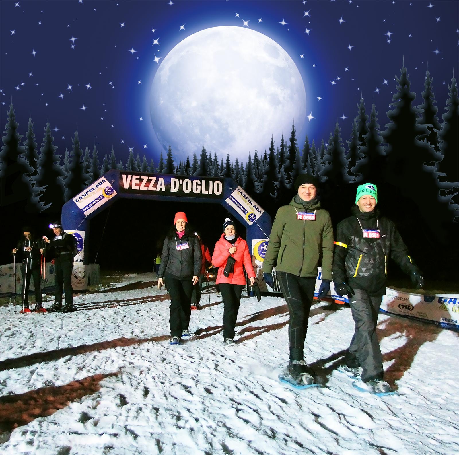 Snowshoes excursion at moonlight 