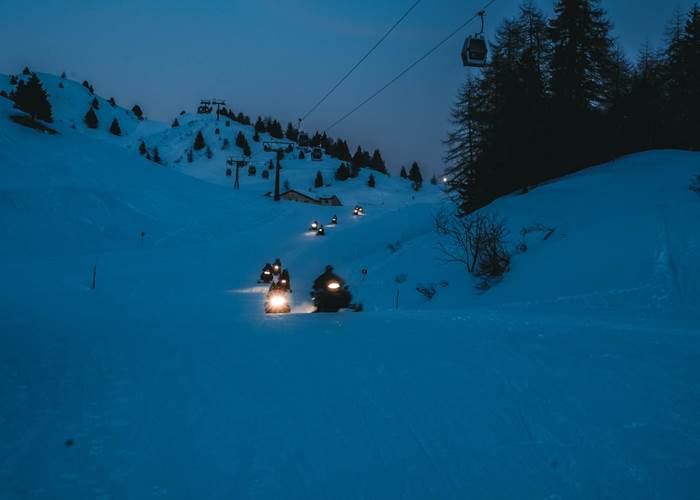 Snowmobile tours Snowmobile tours