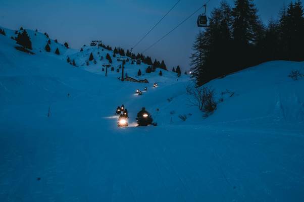 Gita notturna con le motoslitte Gita notturna con le motoslitte