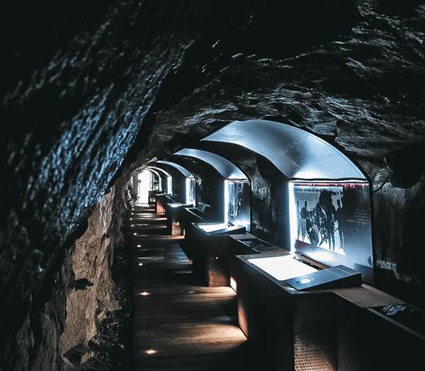 A Ponte di Legno se piove si possono visitare tanti musei, come la galleria nella montagna 