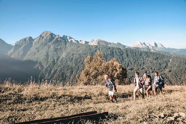 Vacanze estive in montagna con bambini: camminare insieme tra i panorami del Trentino