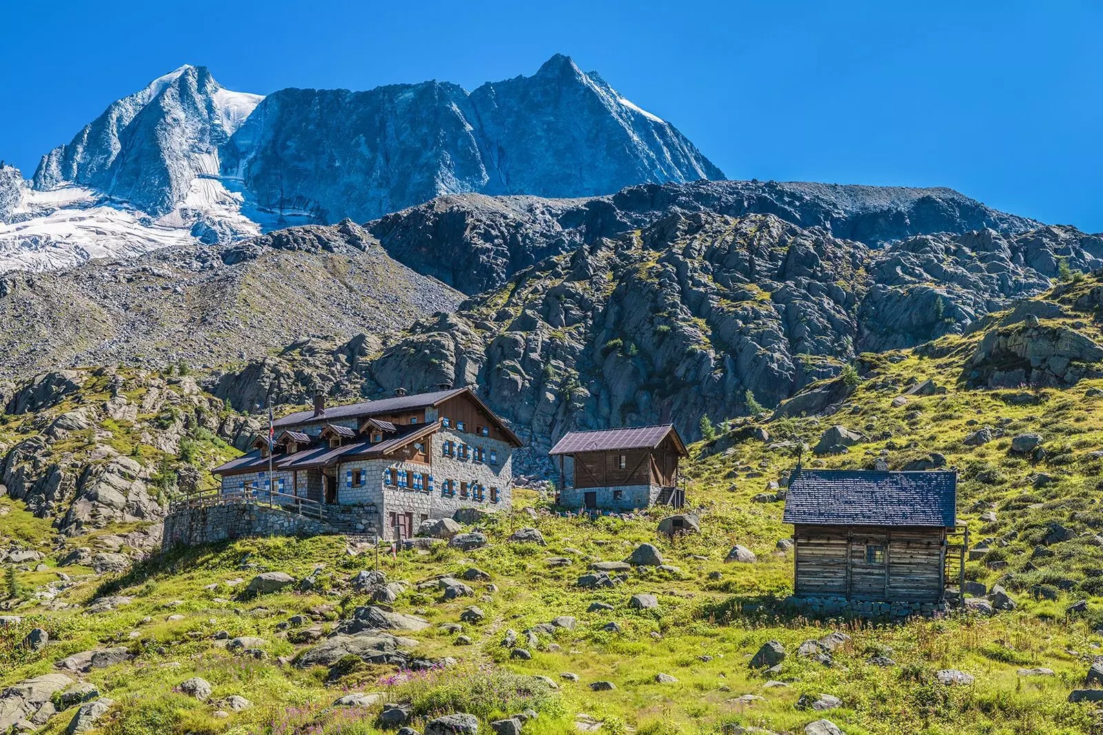 Ai piedi della cima più alta del Trentino