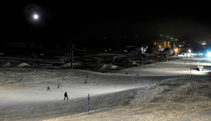 NIGHT SKIING - PASSO TONALE PISTA VALENA NIGHT SKIING - PASSO TONALE PISTA VALENA